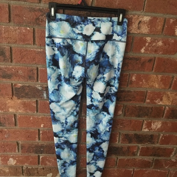 ATHLETA Blue Floral Crush Chaturanga Leggings - Picture 6 of 9